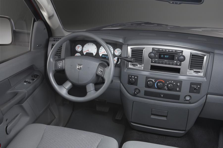  Dodge Ram 2006 года  (фото 8 из 16)